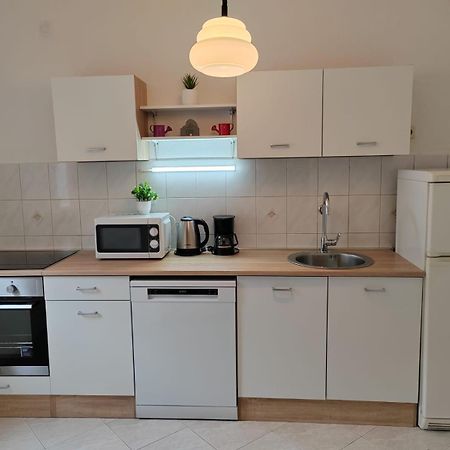 Apartment Beba Dugi Rat Exteriör bild