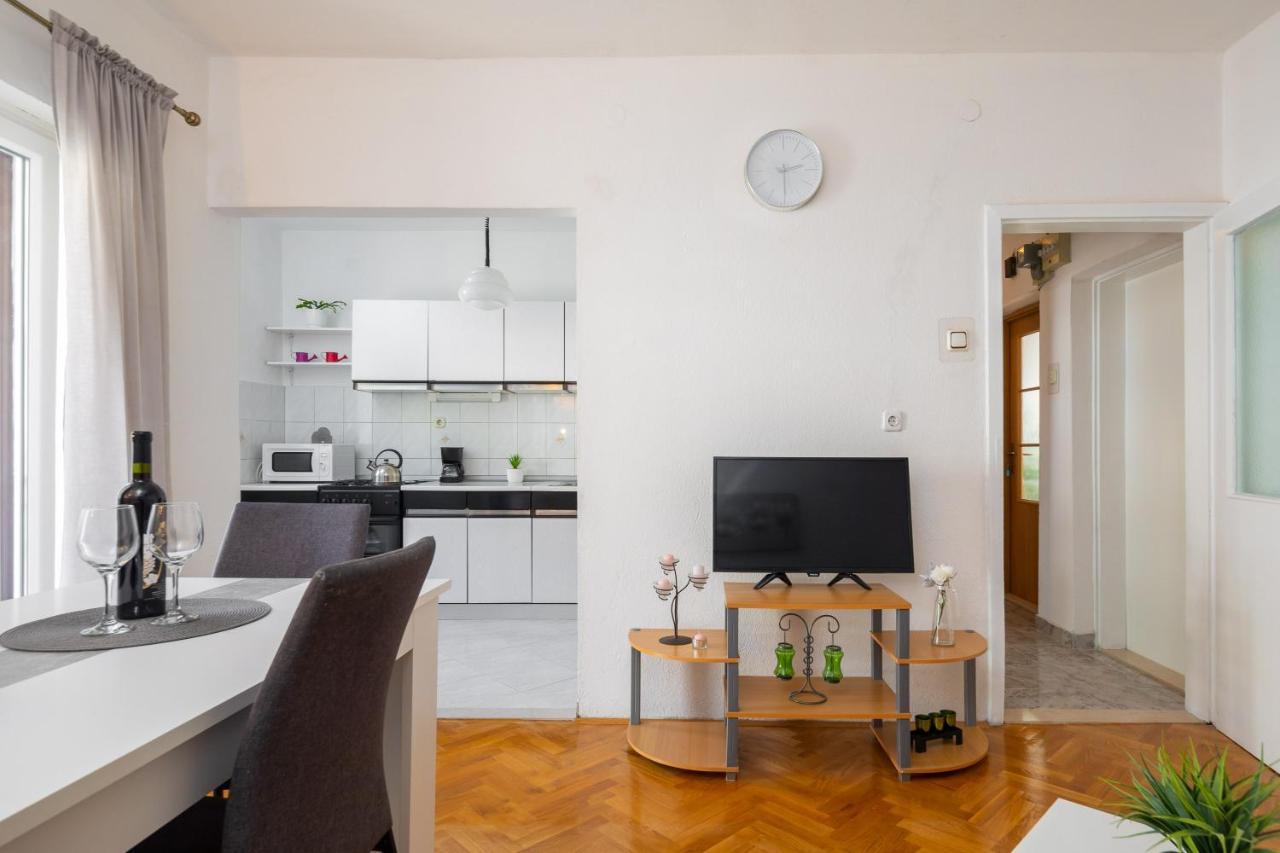 Apartment Beba Dugi Rat Exteriör bild
