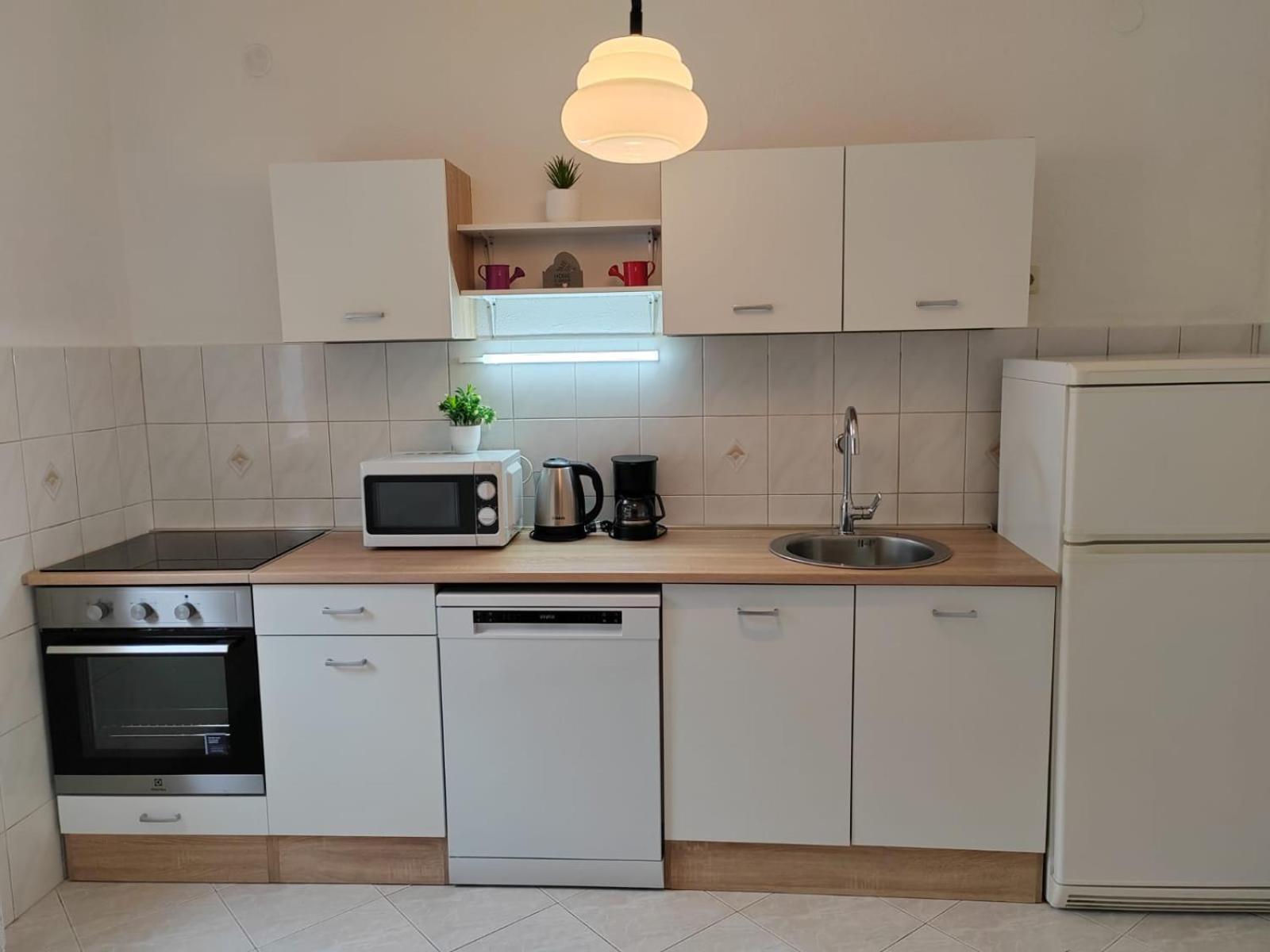 Apartment Beba Dugi Rat Exteriör bild